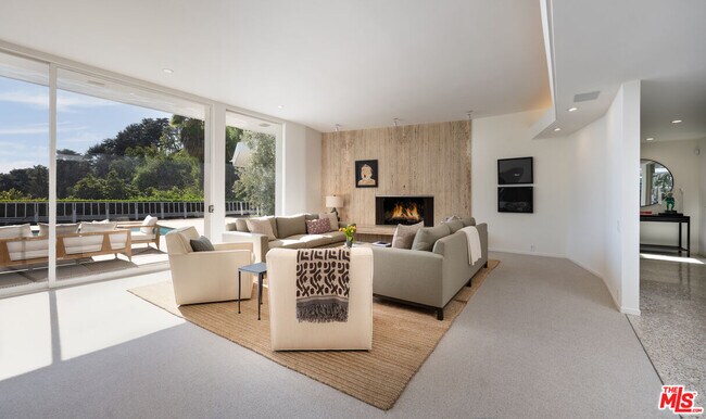 Building Photo - 1121 Loma Vista Dr