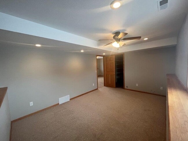 Building Photo - 4 BEDROOM | 2 BATH | DOUBLE CAR GARAGE | RAPID VALLEY