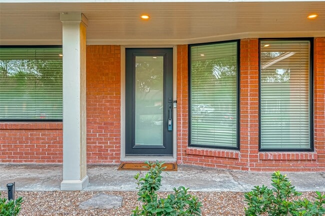 Building Photo - 6414 Pineshade Ln