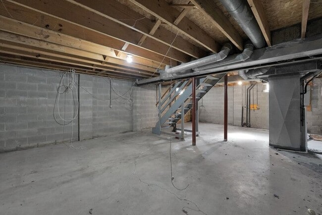 Building Photo - 2522-2524-2524 Weyburn Rd