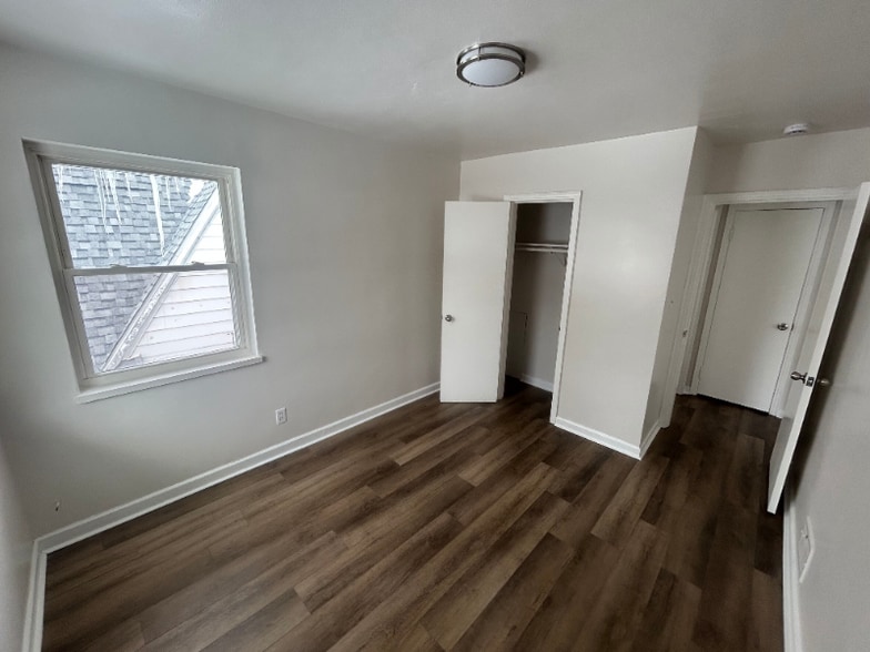 Building Photo - 2616 Newport Ave