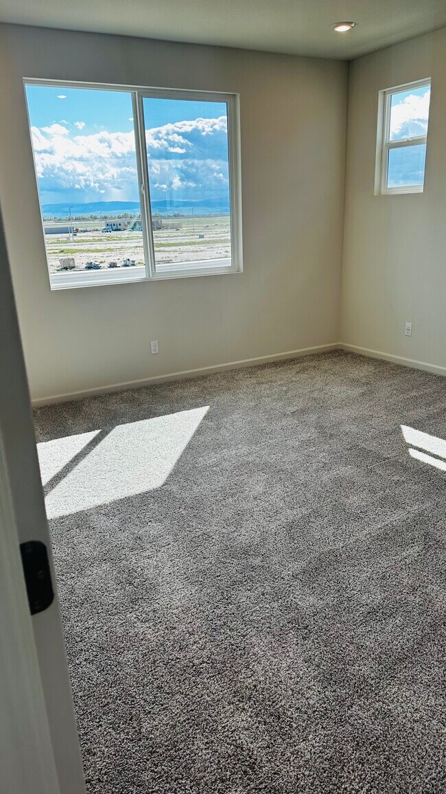 Building Photo - 3078 Feather Rd