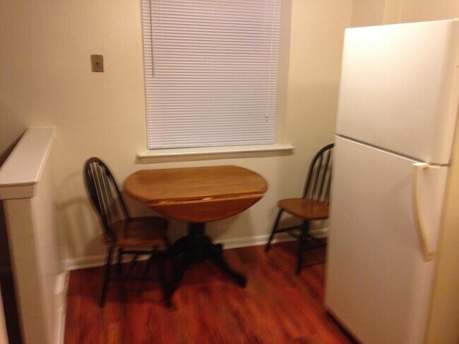 Building Photo - 1975 Beyer Ave