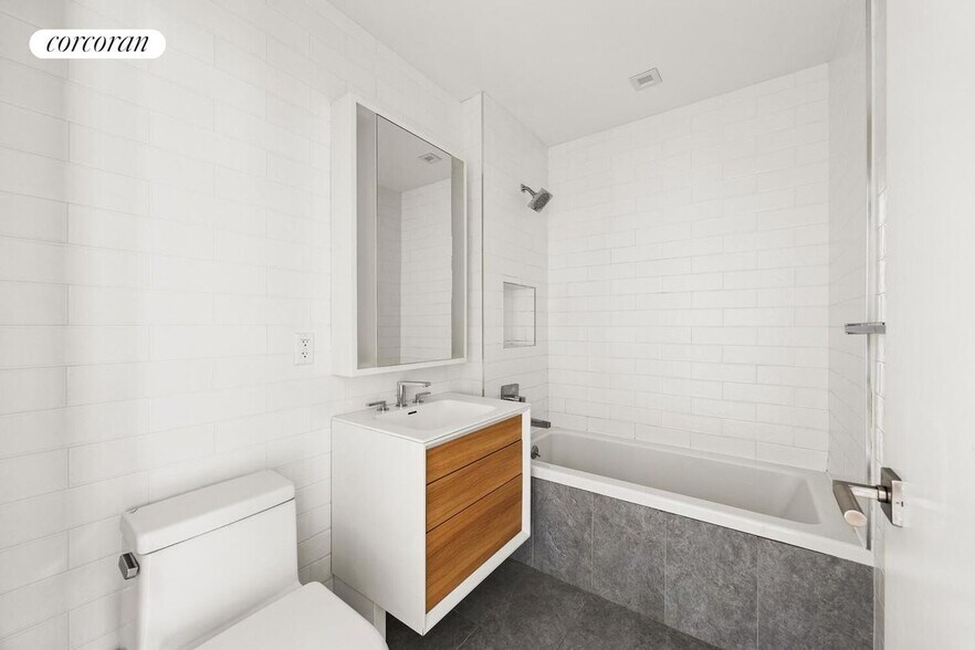 Building Photo - 264 Webster Ave