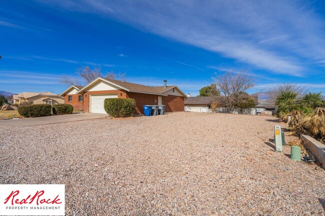 Building Photo - Upgraded 3 Bedroom Home in Bloomington Hills