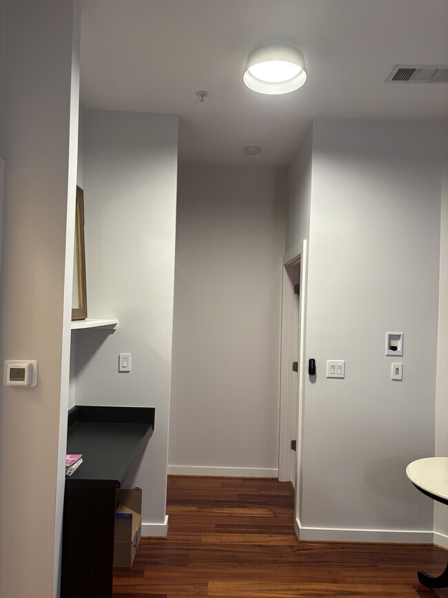 Building Photo - 870 Inman Village Pky NE