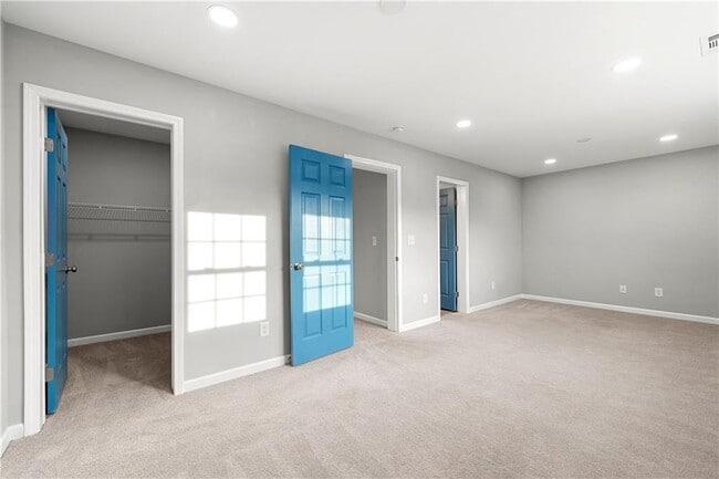 Building Photo - 450 Oliver Ridge Dr