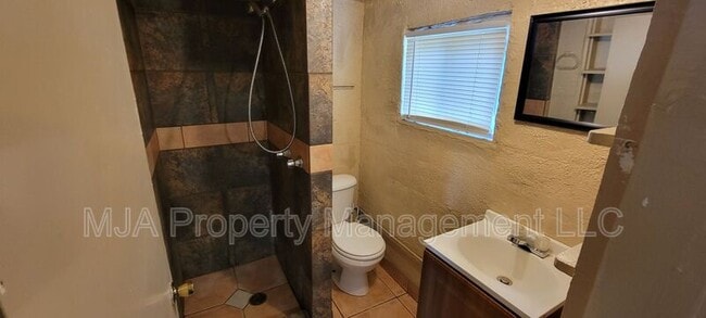 Building Photo - 11164 S Temple Dr