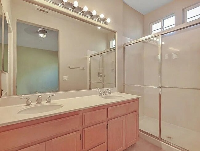 Building Photo - Beautiful Home in Highly Desirable Location