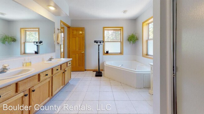 Building Photo - 4 br, 2 bath House - 10 Shoshoni Way