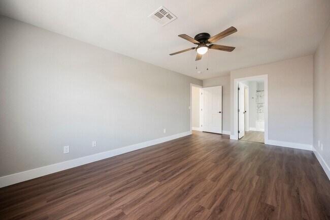 Building Photo - Fully Remodeled 3-Bedroom Townhome