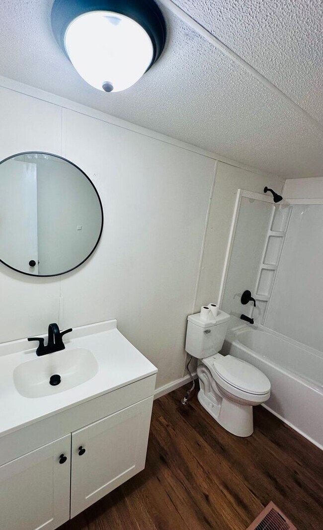 Building Photo - NEW RENTAL LISTING