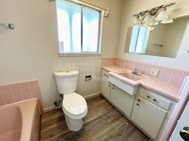 Building Photo - 12640 Le Grand Rd