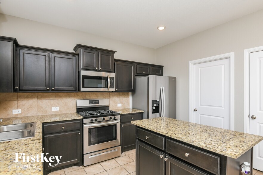 Building Photo - 10109 Huntersville Trl