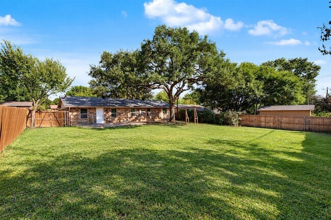Building Photo - 224 Mountain View Dr