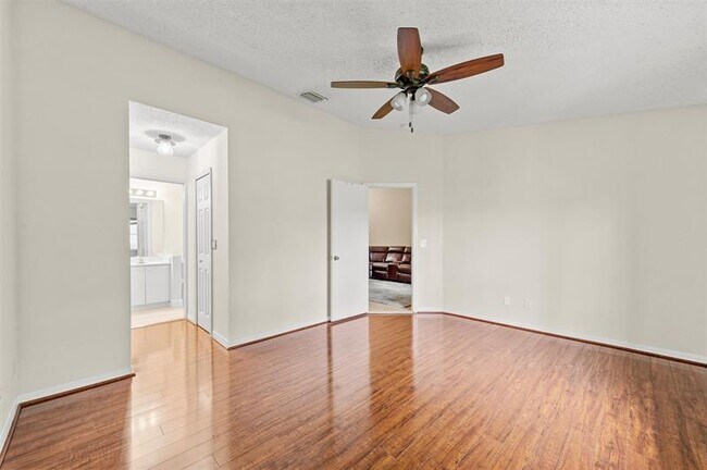 Building Photo - 11424 SW 17th Ct