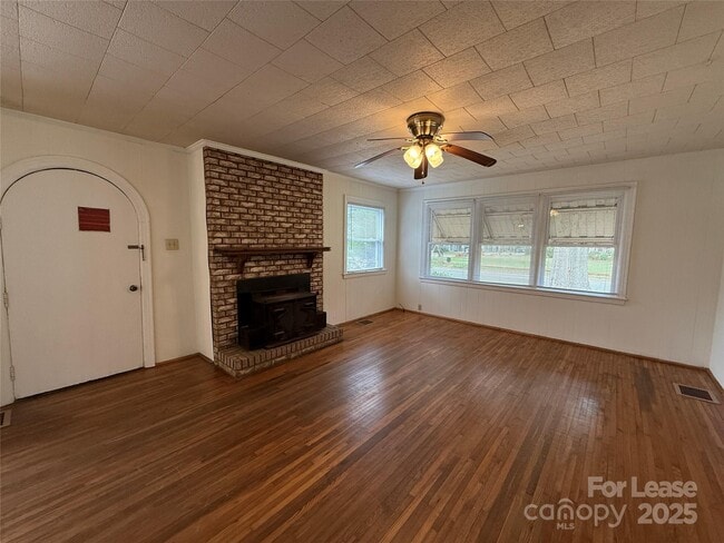 Building Photo - 730 E Iredell Ave