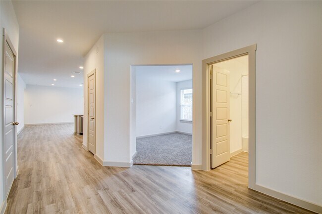 Building Photo - 7911 Murciana Dr