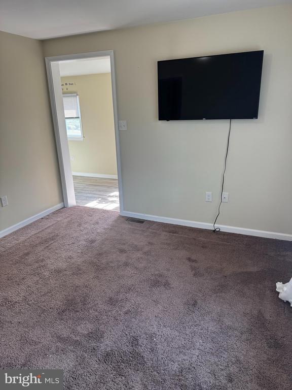 Building Photo - 422 Kansas Rd