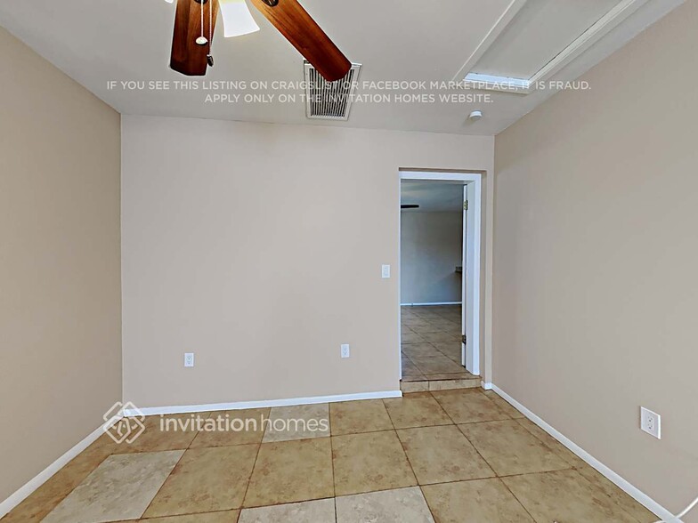 Building Photo - 3208 W Columbine Dr