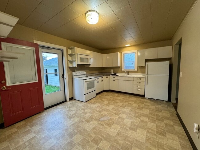 Building Photo - West Roseburg 2 Bedroom house