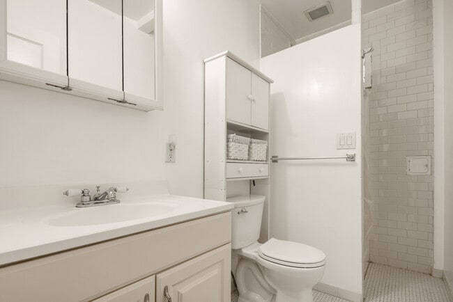 Building Photo - 1116 S La Jolla Ave