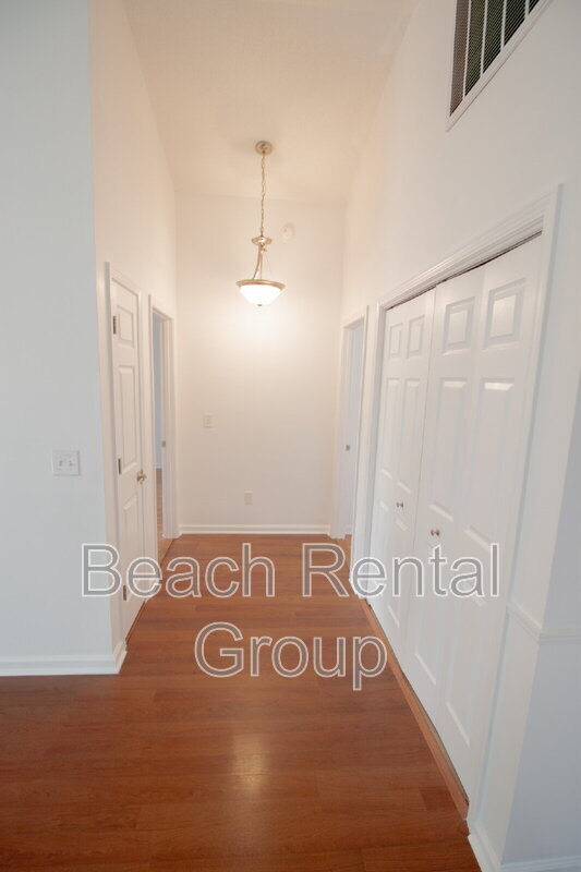 Building Photo - 9490 Leeds Cir