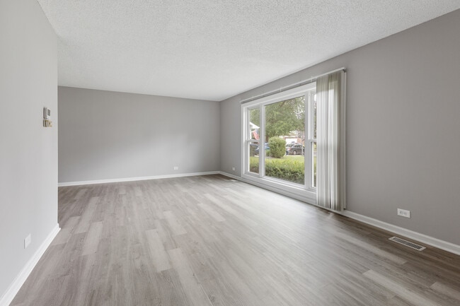 Building Photo - 135 Encina Dr