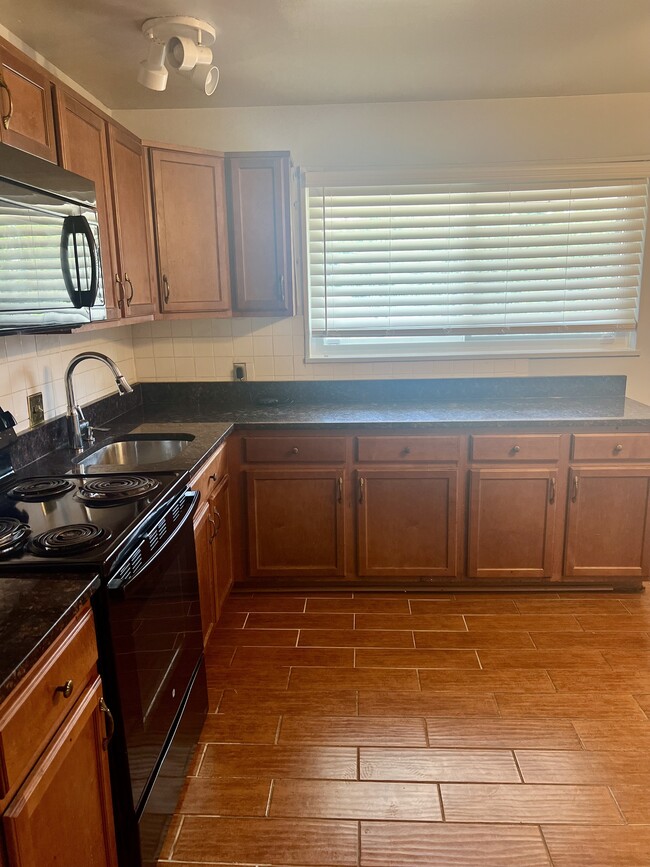 Building Photo - 3012 Oxon Run Ct