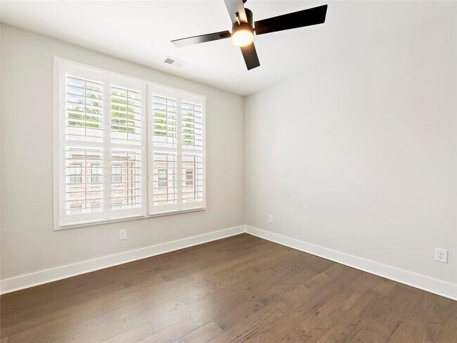 Building Photo - 355 Chiswick Cir