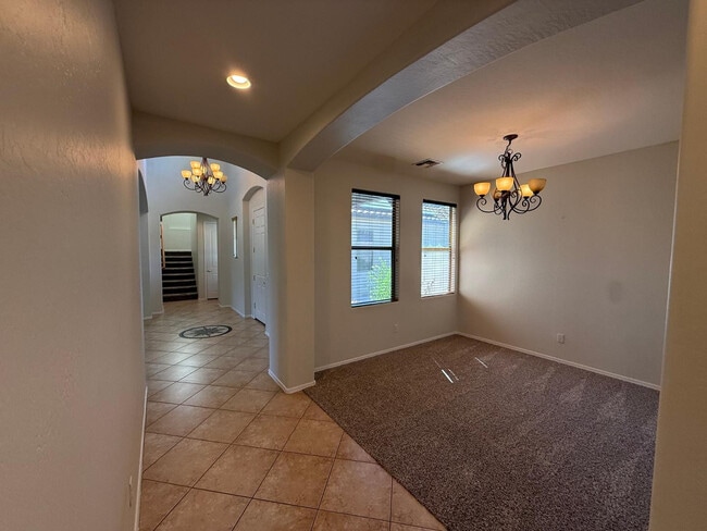 Building Photo - 906 W Glenmere Dr