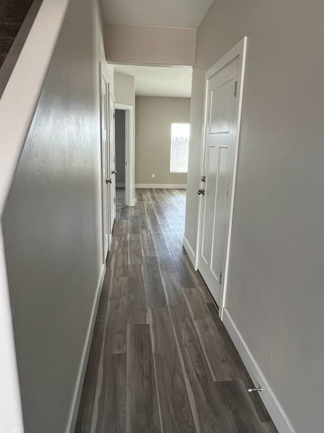 Building Photo - 1511 W Pyrite Ln