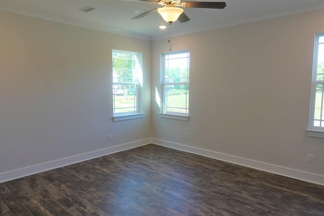 Building Photo - 160 Xander Dr