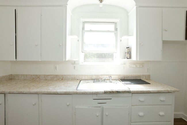 Building Photo - 257 Alphonse St