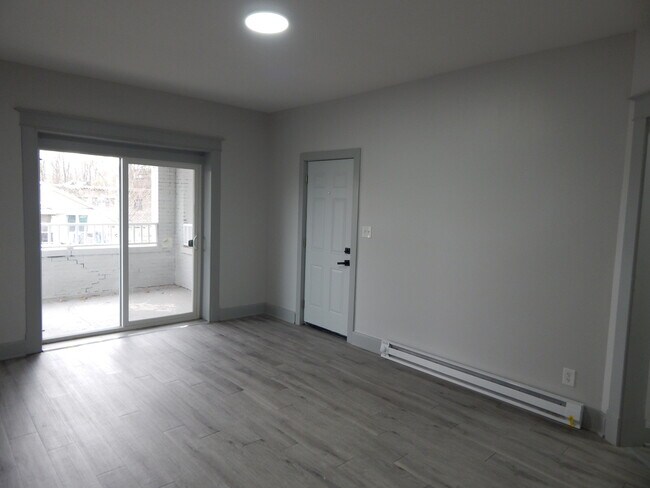 Building Photo - 303 Stone St