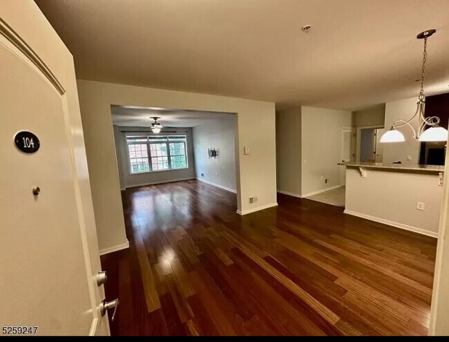 Building Photo - 104 E Elizabeth Ave