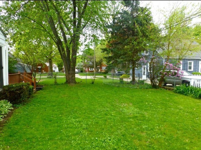 Building Photo - 1409 Gardenia Ave