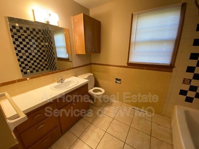 Building Photo - 1336 S Estate Ave