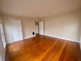 Building Photo - 35 Broad St