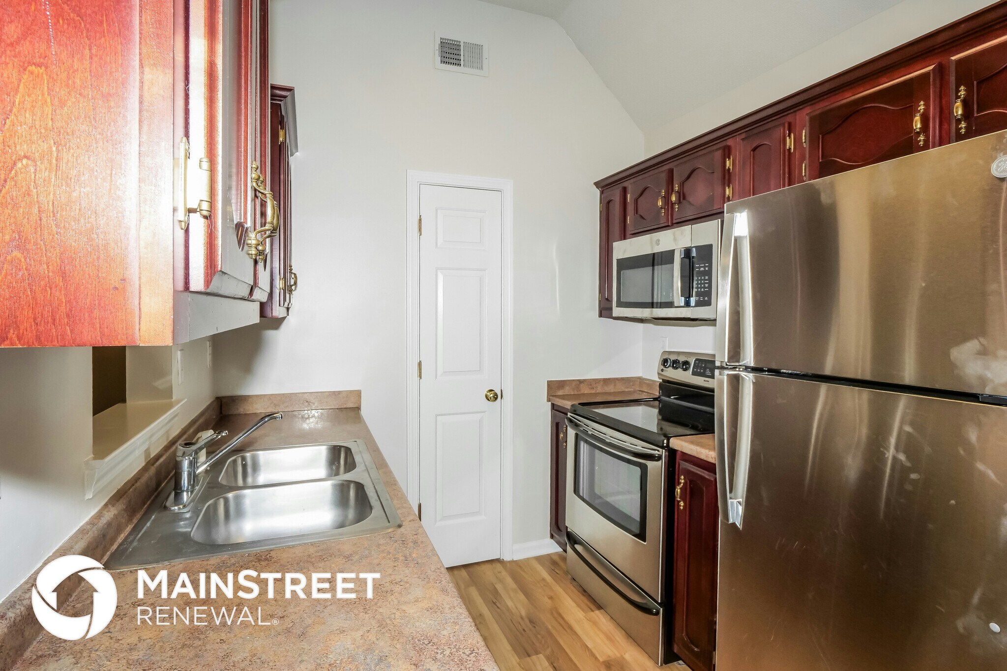 Building Photo - 8486 Clubview Dr