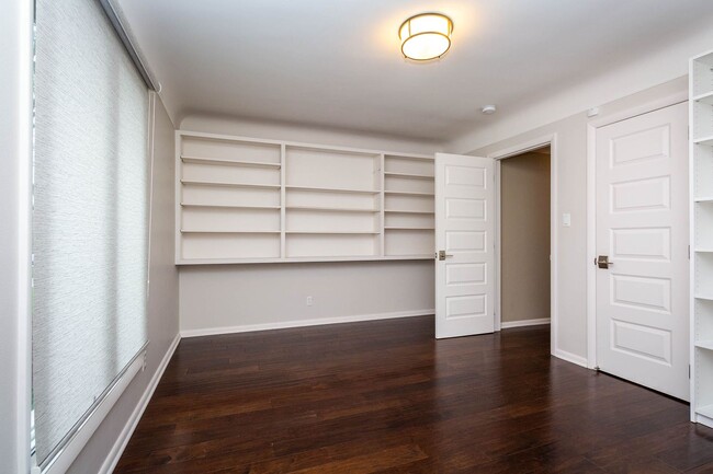Building Photo - SOPHISTICATED COMFORT in HISTORIC FRANKLIN
