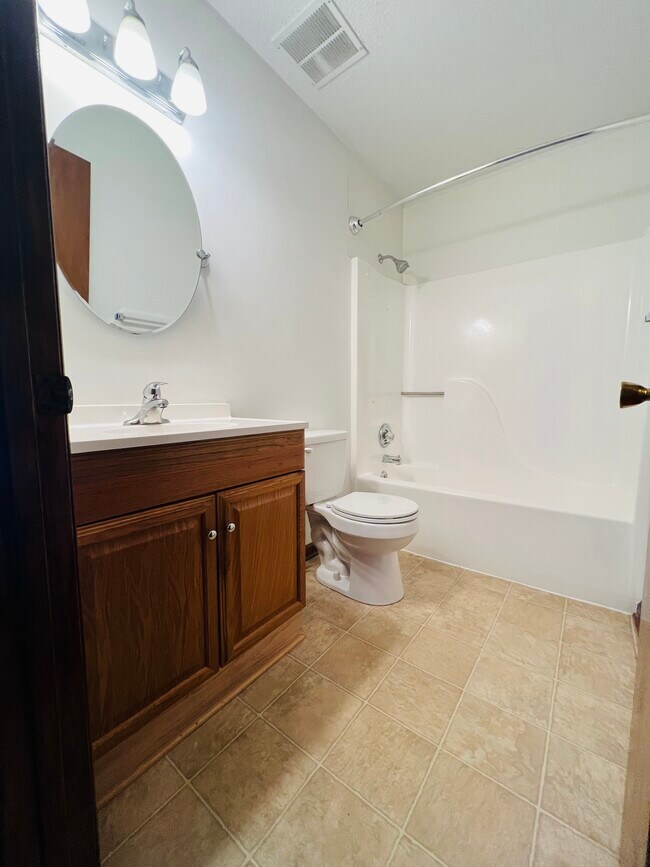 Building Photo - 1446 19th Ave NE