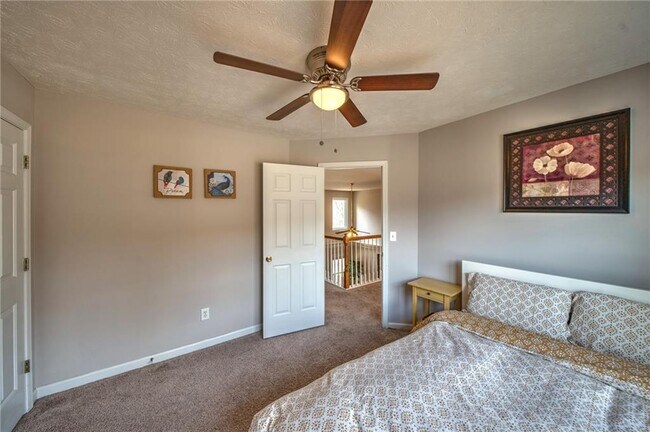 Building Photo - 2234 Oak Falls Ln