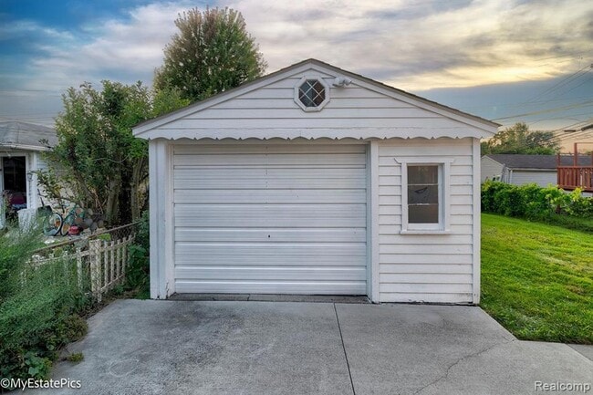 Building Photo - 6151 Helen St