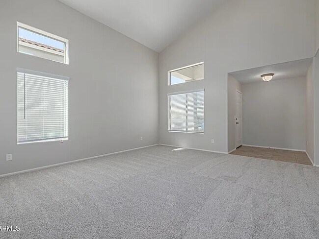 Building Photo - 355 W Jersey Way