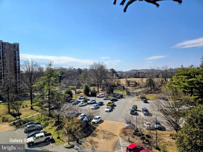 Building Photo - 5901 Mt Eagle Dr