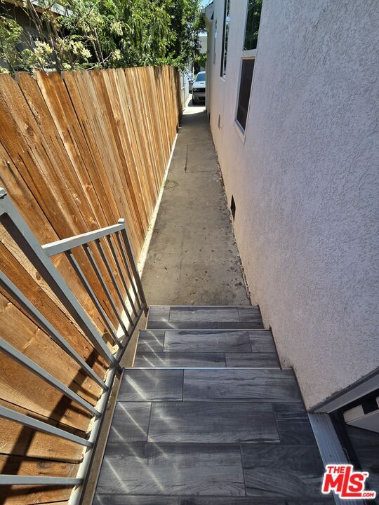 Building Photo - 817 W 101st St