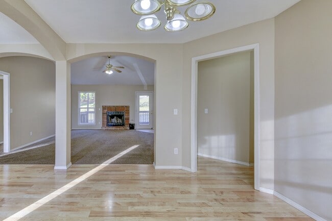 Building Photo - 325 Tall Oaks Dr