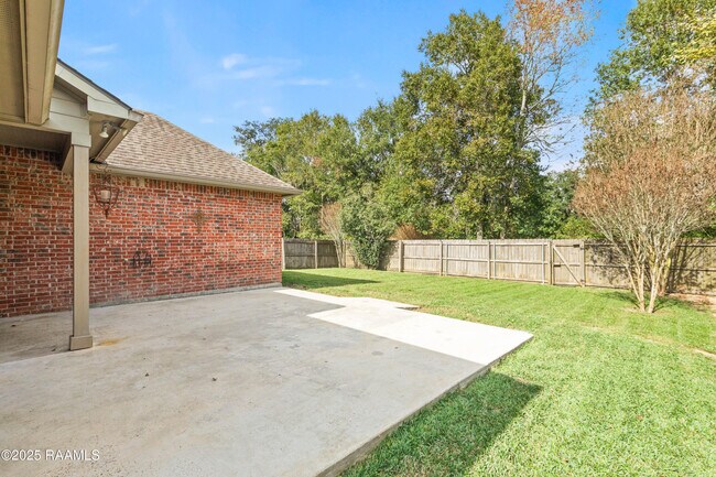 Building Photo - 307 Flanders Ridge Dr