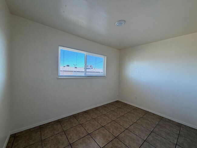 Building Photo - P363